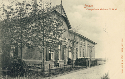 7612 Gezicht op de voorzijde van het Evangelisatiegebouw van de Nederlands Hervormde Gemeente te Baarn.